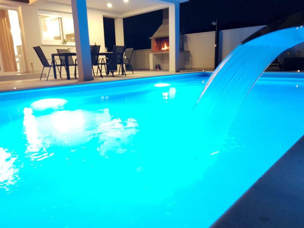 Villas Sabun - Modern House With Heated Pool Privlaka  Exterior photo