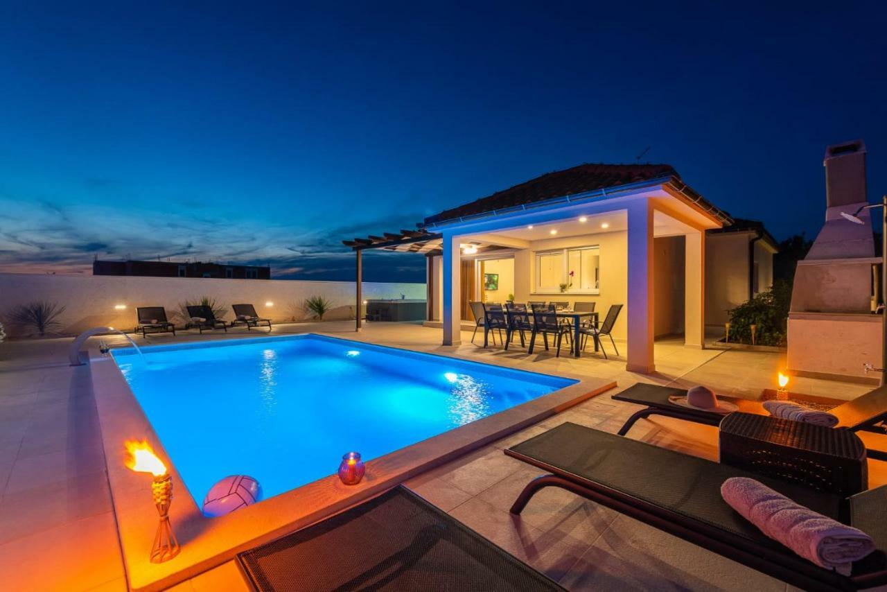 Villas Sabun - Modern House With Heated Pool Privlaka  Exterior photo
