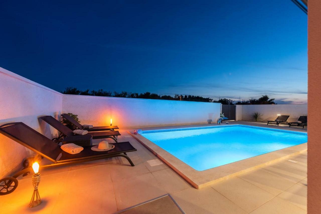 Villas Sabun - Modern House With Heated Pool Privlaka  Exterior photo