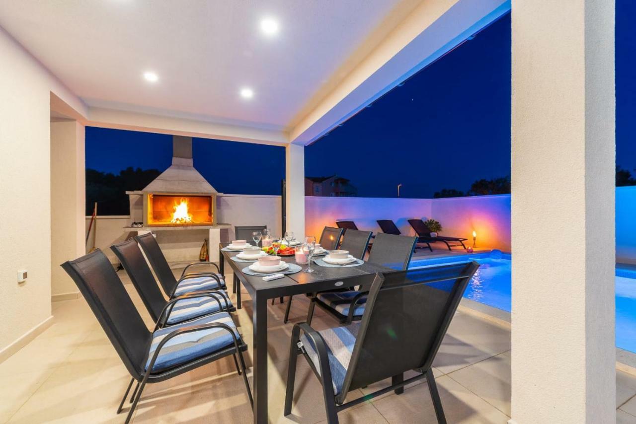 Villas Sabun - Modern House With Heated Pool Privlaka  Exterior photo