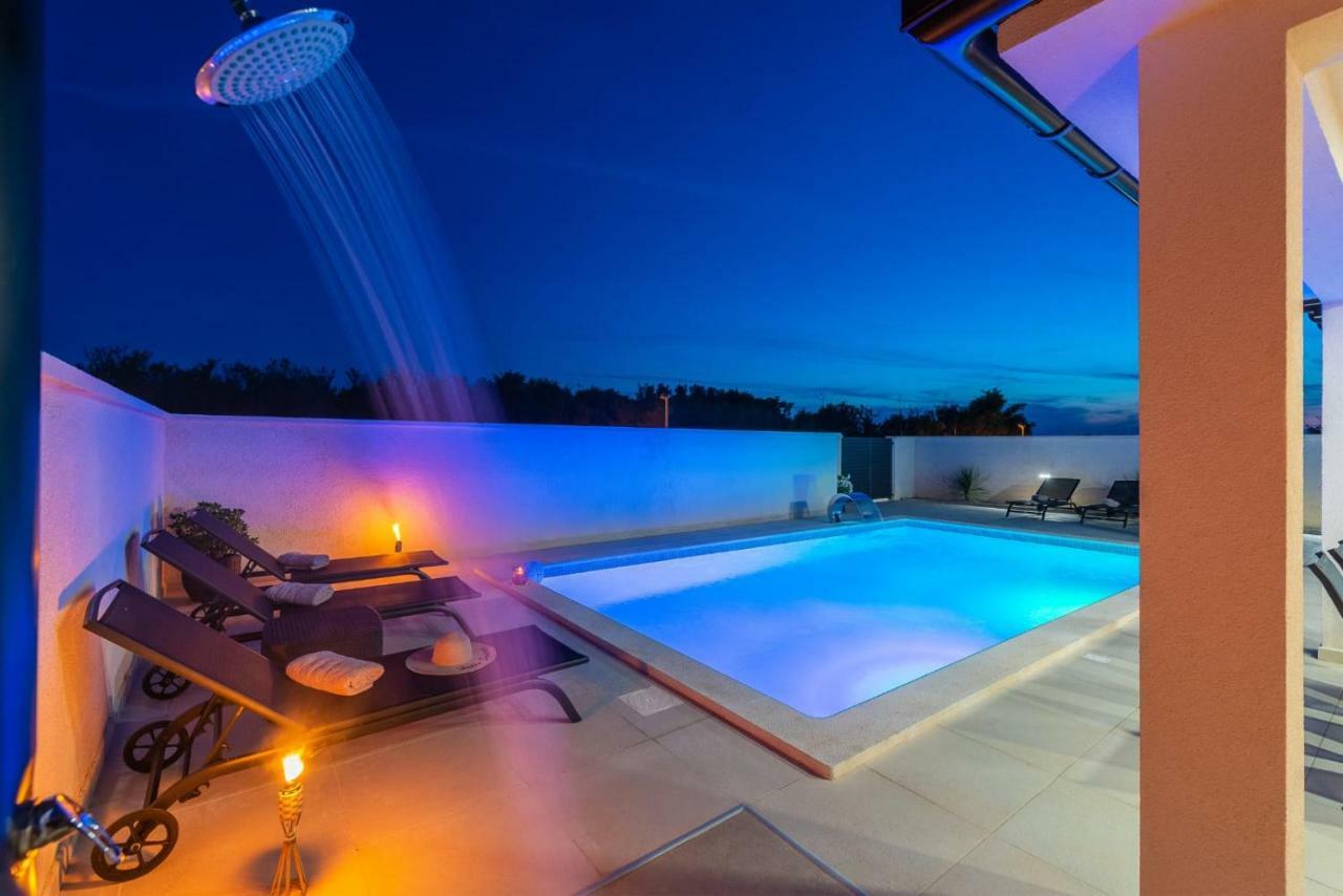 Villas Sabun - Modern House With Heated Pool Privlaka  Exterior photo