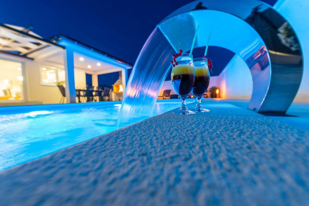 Villas Sabun - Modern House With Heated Pool Privlaka  Exterior photo