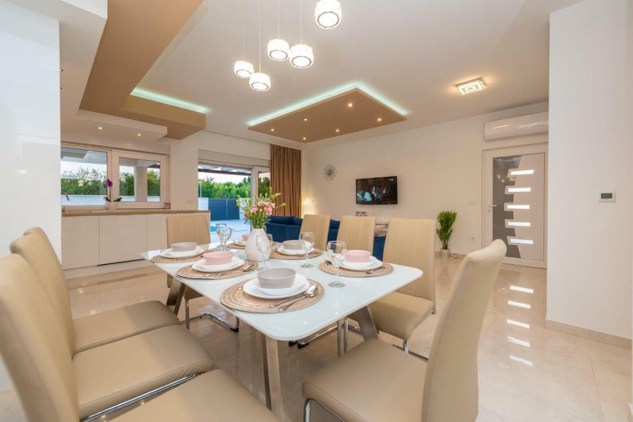 Villas Sabun - Modern House With Heated Pool Privlaka  Exterior photo